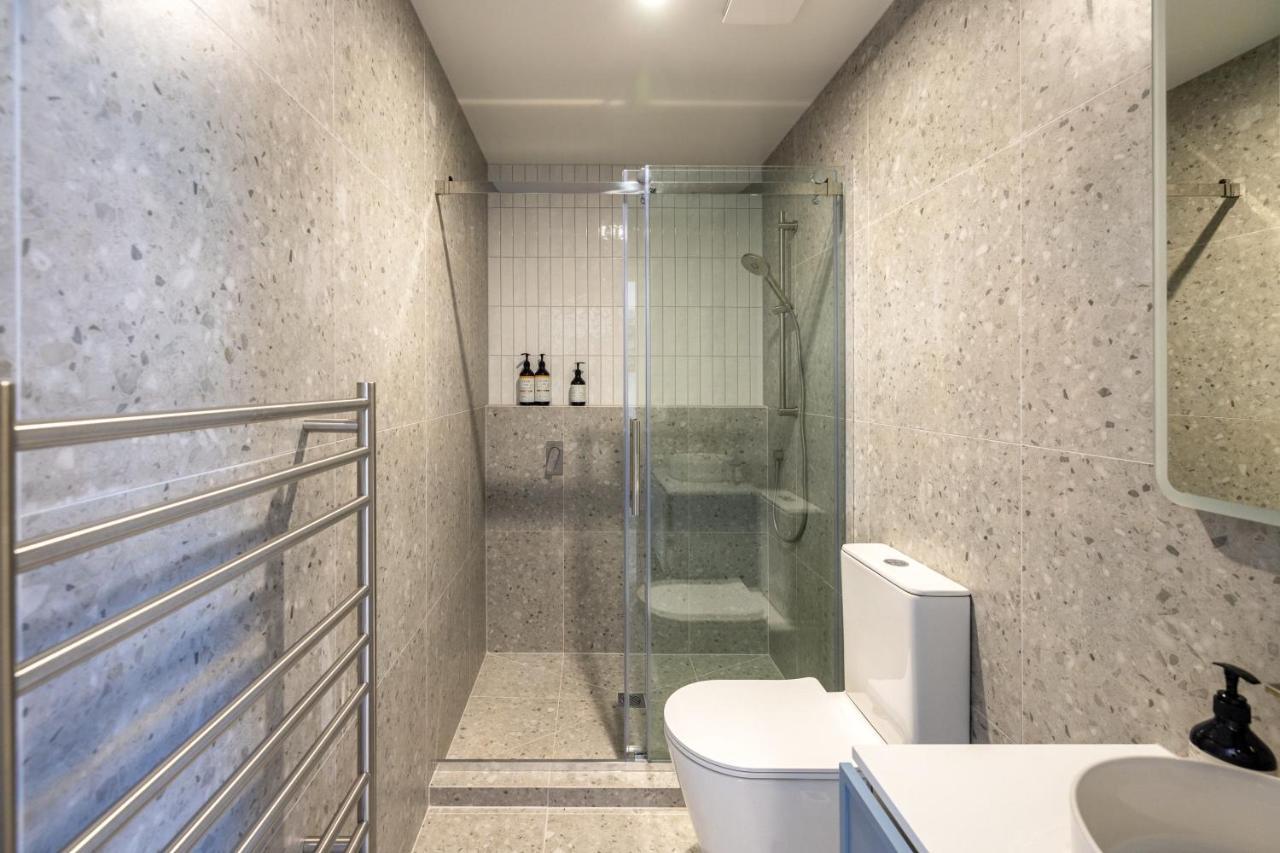 Onetangi Beach Stays Studio 2 - Coast & Country Екстериор снимка
